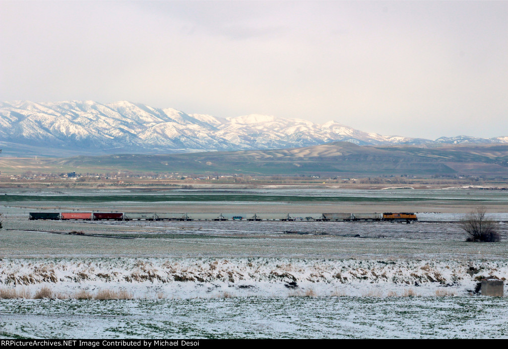 UP SD70M #4367 leads the northbound Cache Valley Local (LCG-41C) having just past the E. 8500 N. xing in Smithfield, Utah April 13, 2022